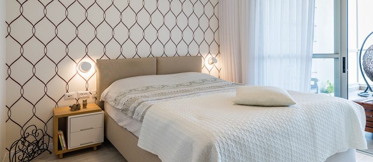 וילון בחדר השינה מייצר אווירה רומנטית החשובה לזוגיות